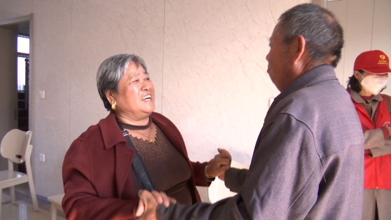 温馨重逢 “老乐在线”寻亲平台助力续友情