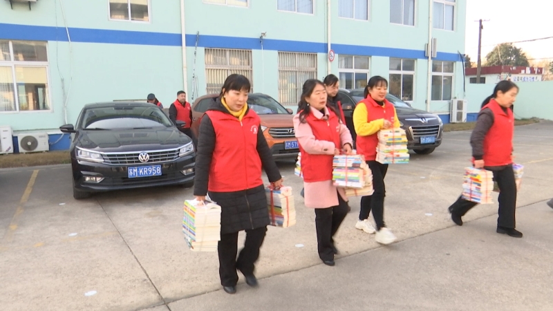 公益助读 南沙小学获赠千余册图书