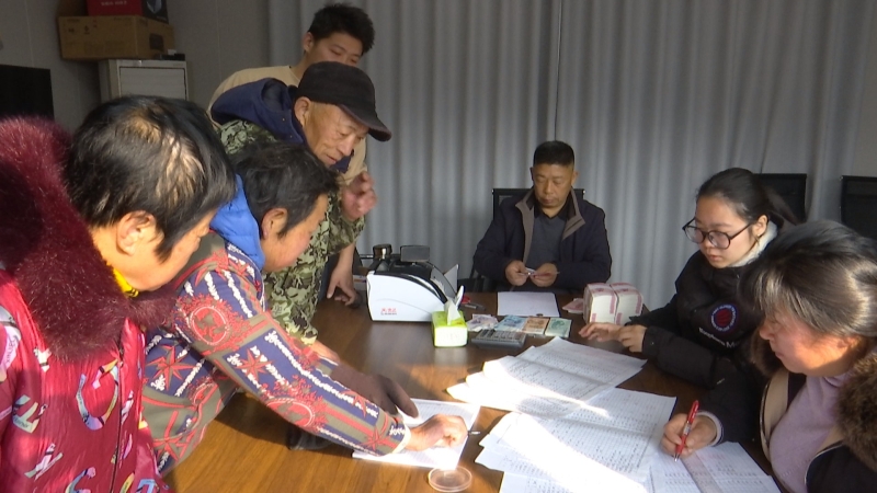 分界镇七贤合作社发放180万元“年终奖”