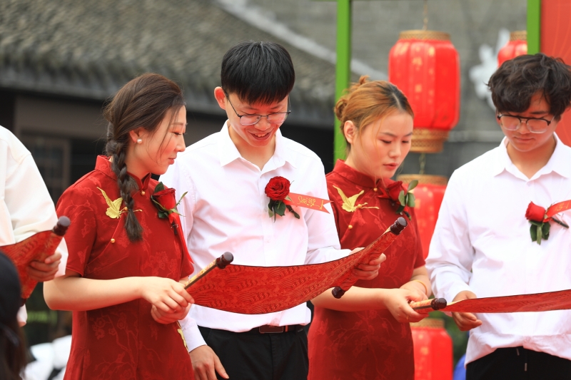 我市举办国风集体婚礼