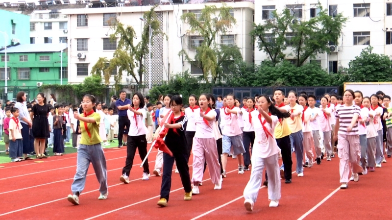 新学期开启 思政法治教育进校园