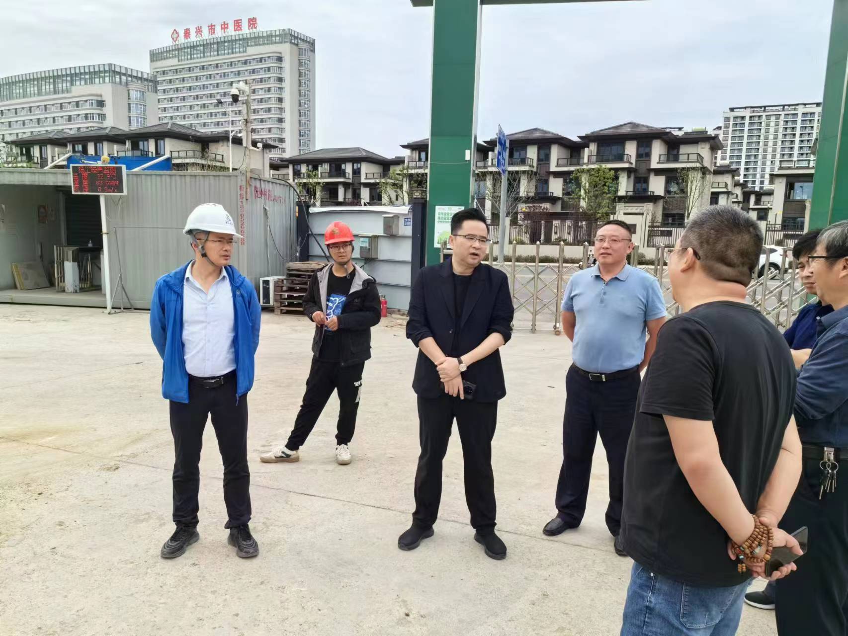 当前位置:>首页>部门专栏>城投集团>工作动态>在项目现场,葛斌听取了