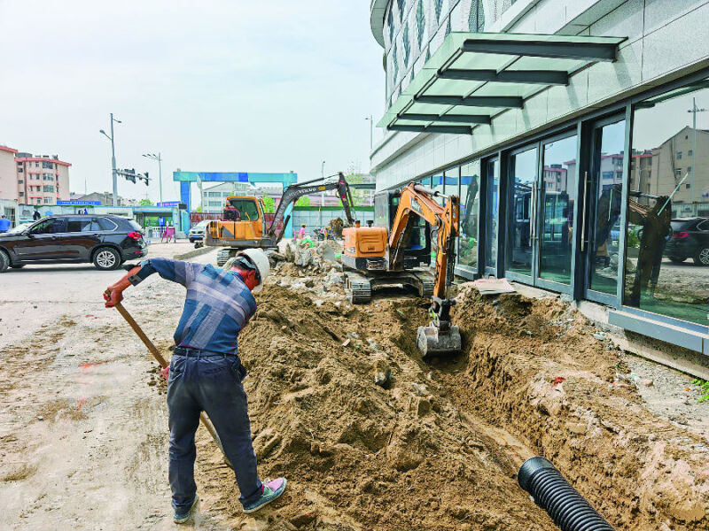 推动传统农贸市场向高品质生鲜市场转型——升级改造菜场，让小菜篮拎出幸福感