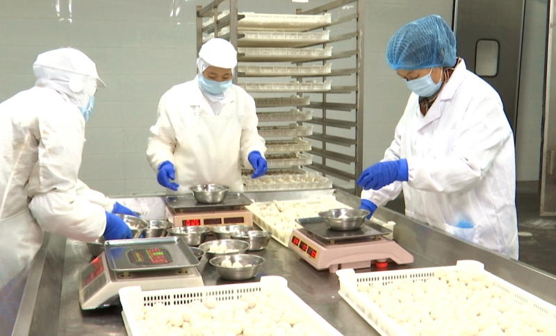 冷空气“催热”火锅季 火锅食材迎来消费高峰