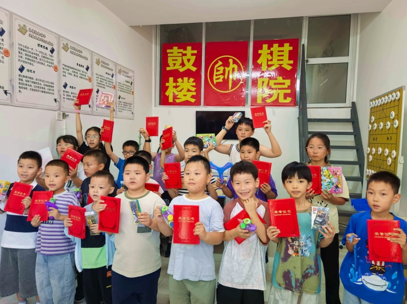 七彩夏日欢乐多 “楚河汉界”展风采