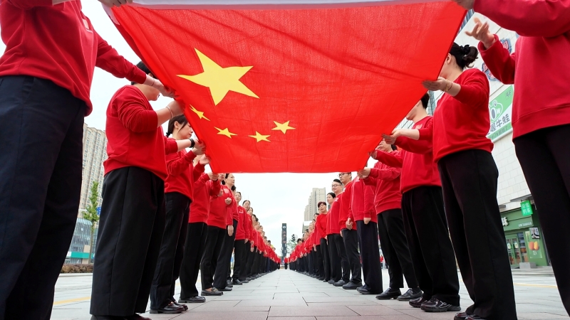 同升一面旗 齐唱一首歌 共爱一个国