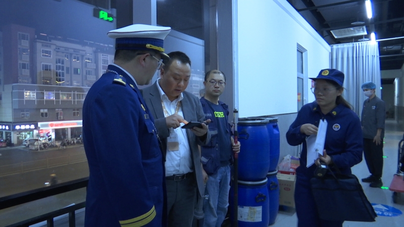 市消防救援局开展消防安全集中夜查行动