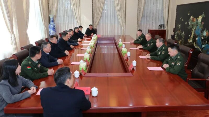 刘文荣、牛世杰到泰州军分区走访慰问