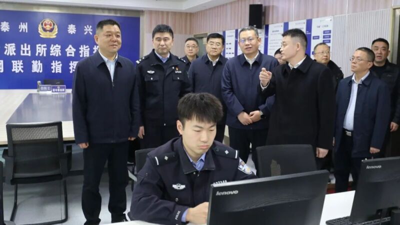 刘文荣、牛世杰看望慰问坚守岗位一线干部职工