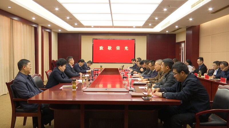 市人大常委会举行机关退休干部荣退仪式