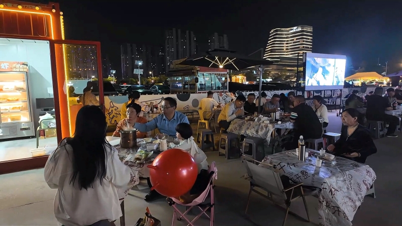 燃！迎幸广场阳光大草坪推出小吃夜市