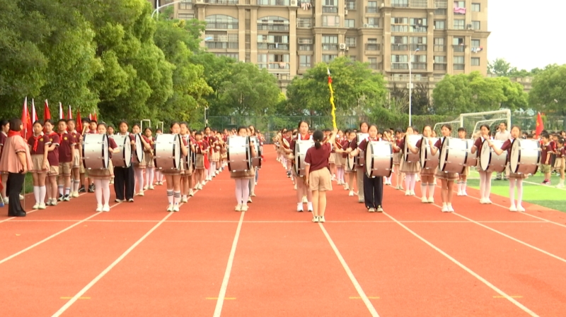 鼓楼小学358名新队员光荣入队