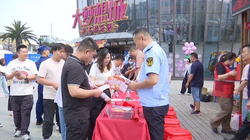 黄桥镇开展“安全生产月”宣传咨询活动
