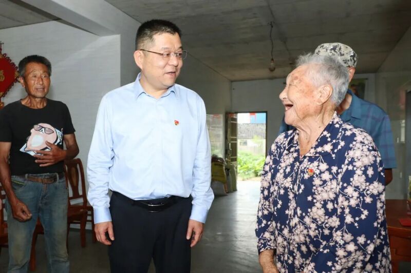 刘文荣、牛世杰开展“七一”走访慰问活动