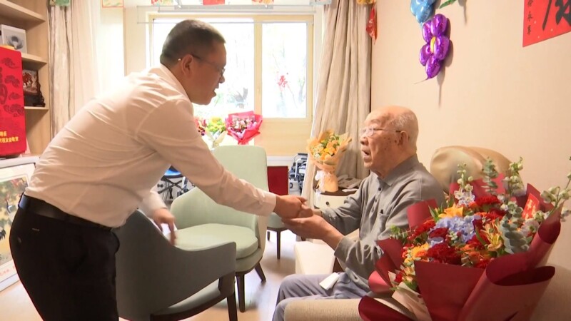 市领导看望慰问泰兴籍百岁院士王德滋