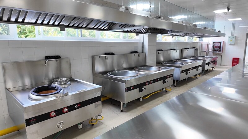 告别“盒饭” 全市近半学校升级食堂自主供餐