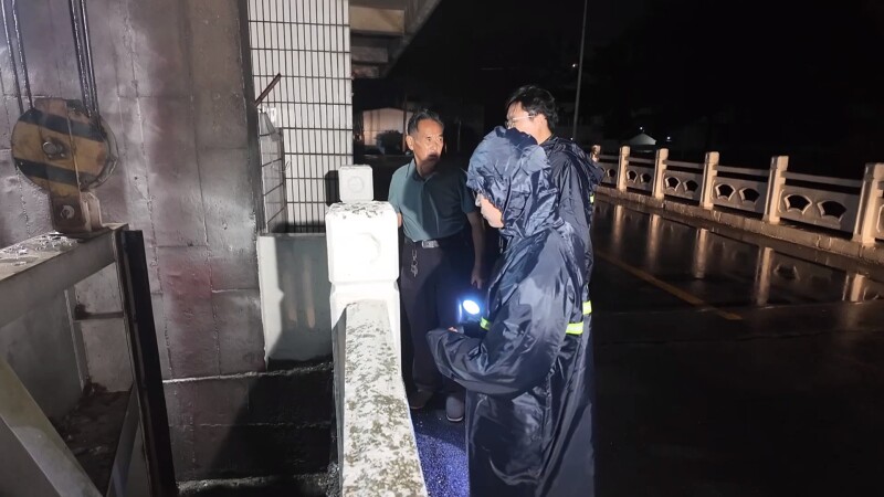 虹桥镇：连夜奋战 排涝除险筑牢安全屏障
