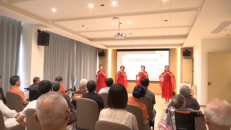 老年大学文艺汇演走进康养中心