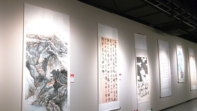 市政协组织参观泰州市政协主题书画展