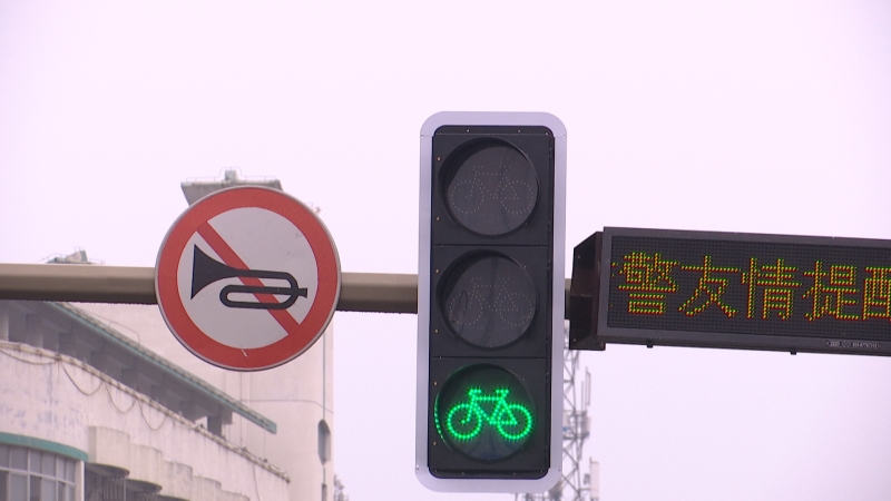 国庆路与羌溪路路口增设非机动车专用信号灯
