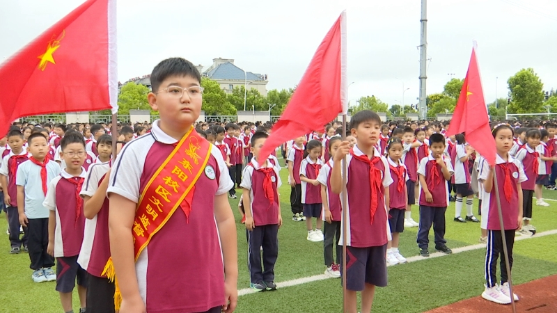 开学首日 11万多名学子迎来新学期