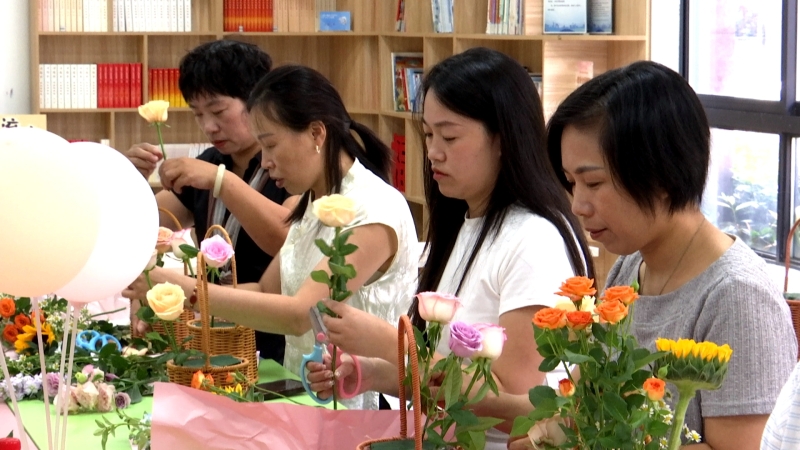 姚王街道湖滨社区：普法花艺赋能 共建和美家园
