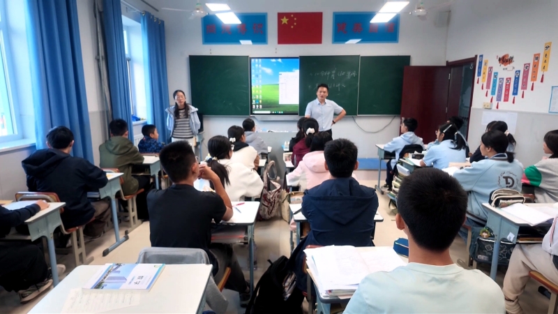 拥军支教十四年 戈壁深处崛起沿海水准现代学校